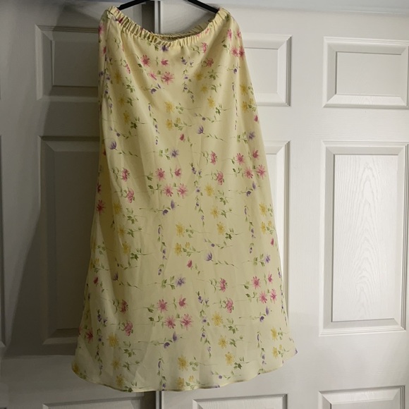 yellow floral skirt - Picture 2 of 2